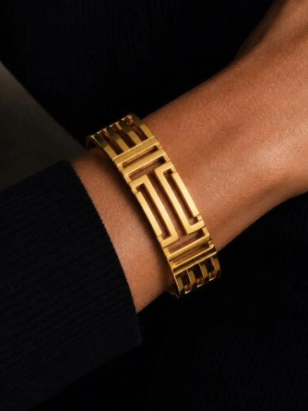 TORY BURCH x FITBIT Gold‑Tone Hinged Bracelet – EUC - Picture 3 of 12